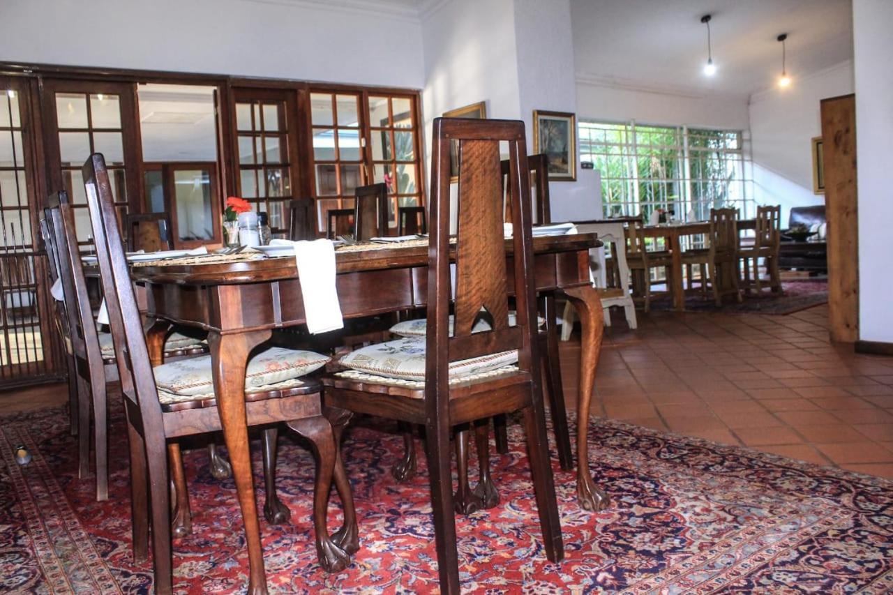 Villa Jana Guesthouse พริทอเรีย ภายนอก รูปภาพ
