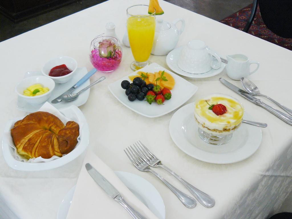 Villa Jana Guesthouse พริทอเรีย ภายนอก รูปภาพ