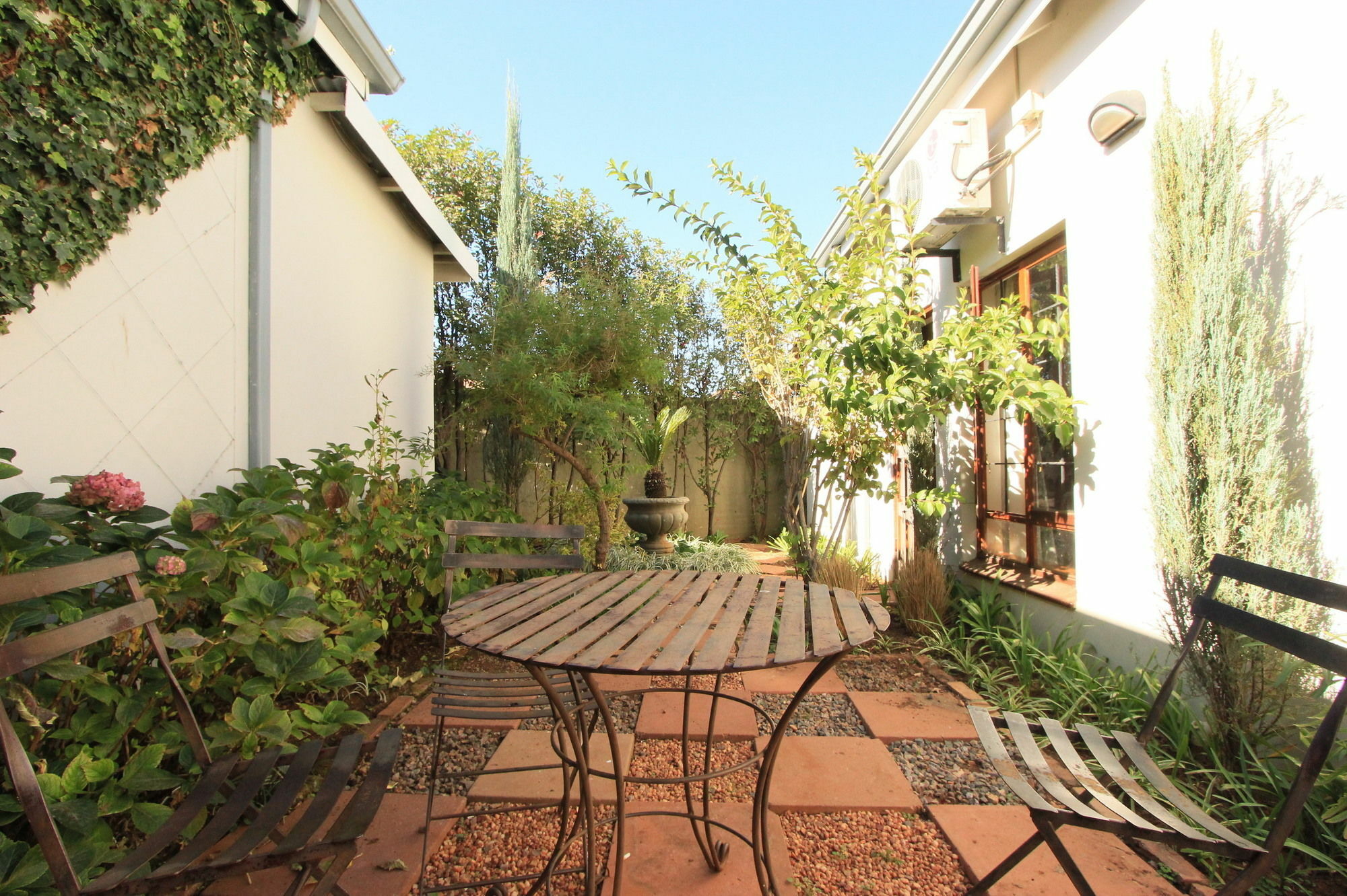 Villa Jana Guesthouse พริทอเรีย ภายนอก รูปภาพ