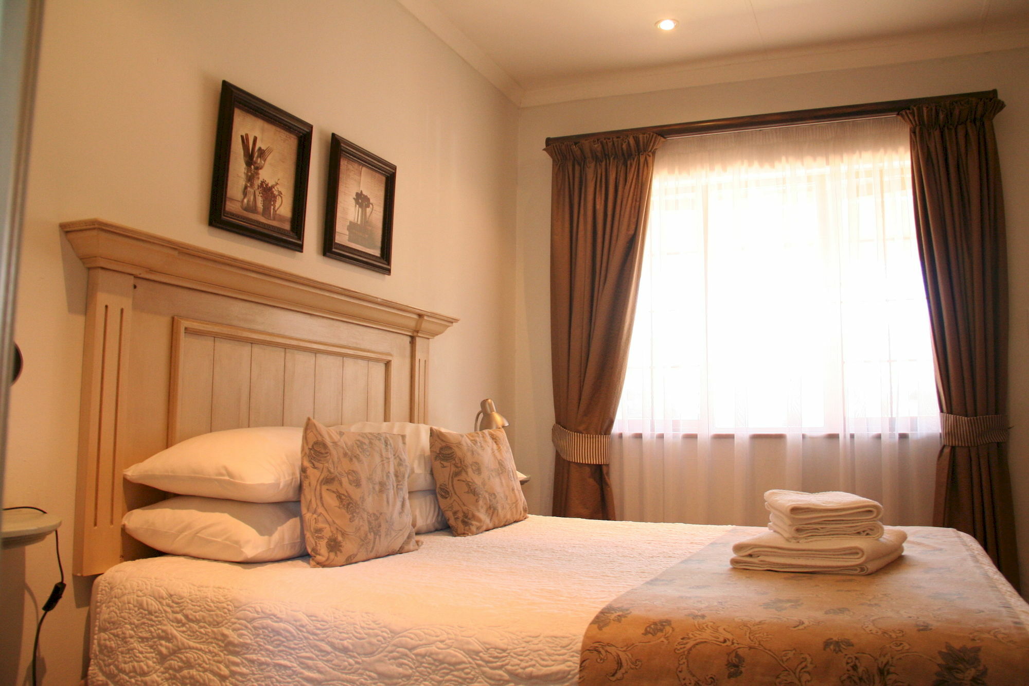 Villa Jana Guesthouse พริทอเรีย ภายนอก รูปภาพ